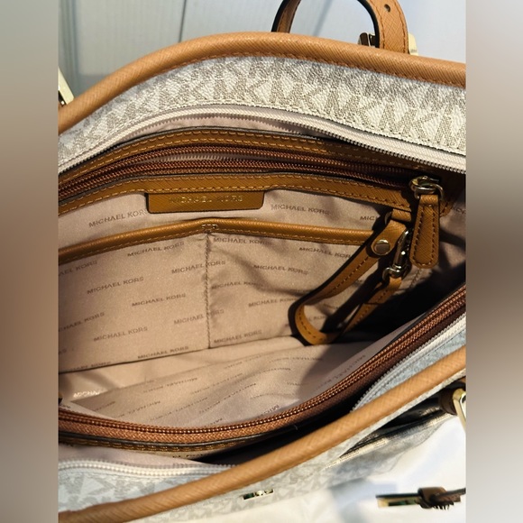 NEW MICHAEL Michael Kors Signature Top-Handle Zipper Tote - Picture 8 of 11